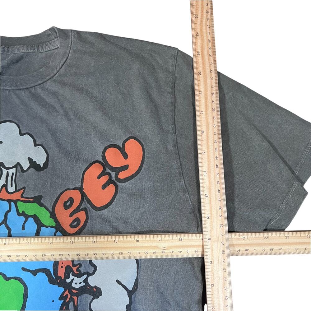 Y2K Graphic T-Shirt - Gray Streetwear Retro Earth Print - Picture 3 of 3